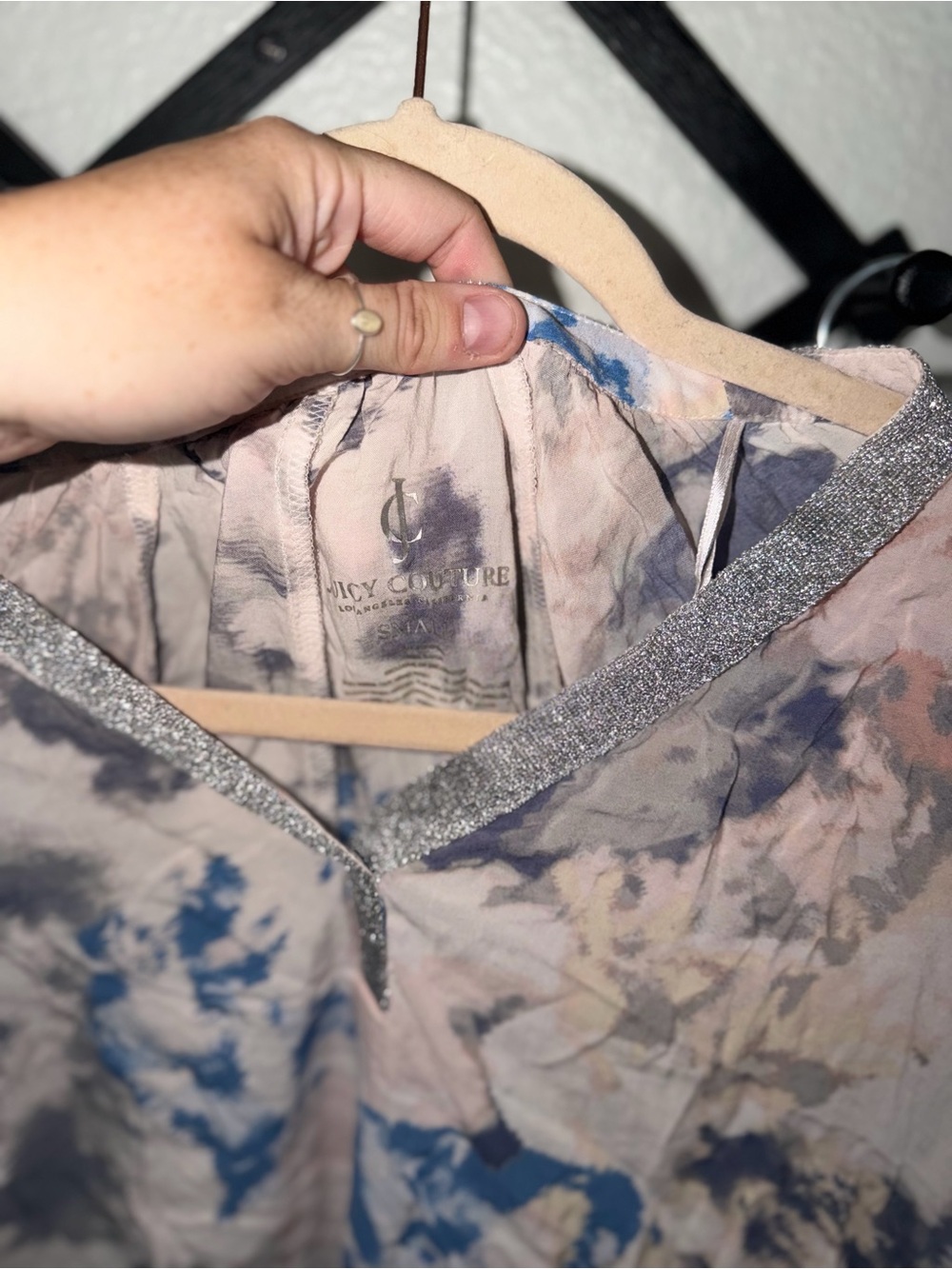 Juicy Couture Womens Small Abstract Floral Blouse Sparkle V Neck Pink Blue - Picture 3 of 4